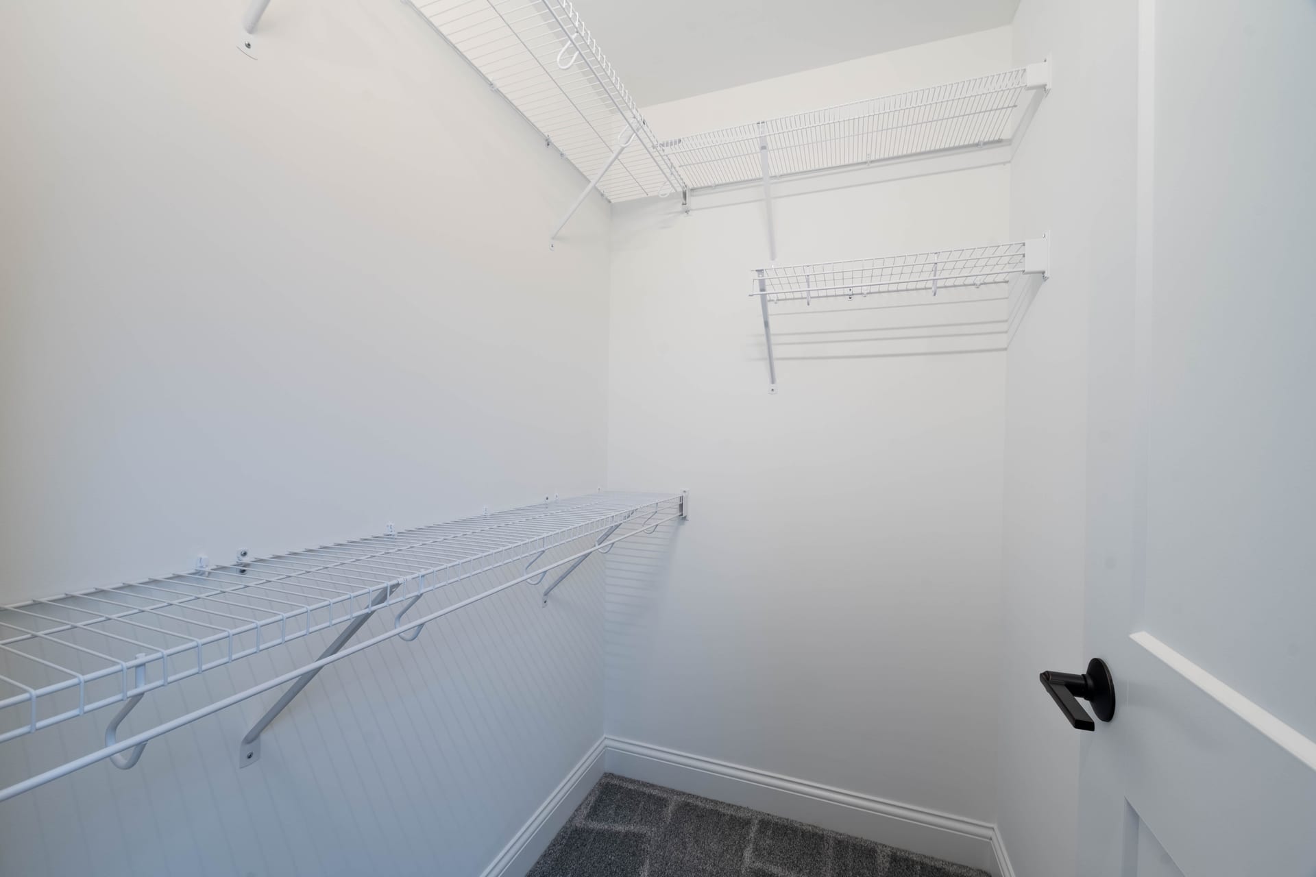 Tile surround and fixtures in Alice master bath