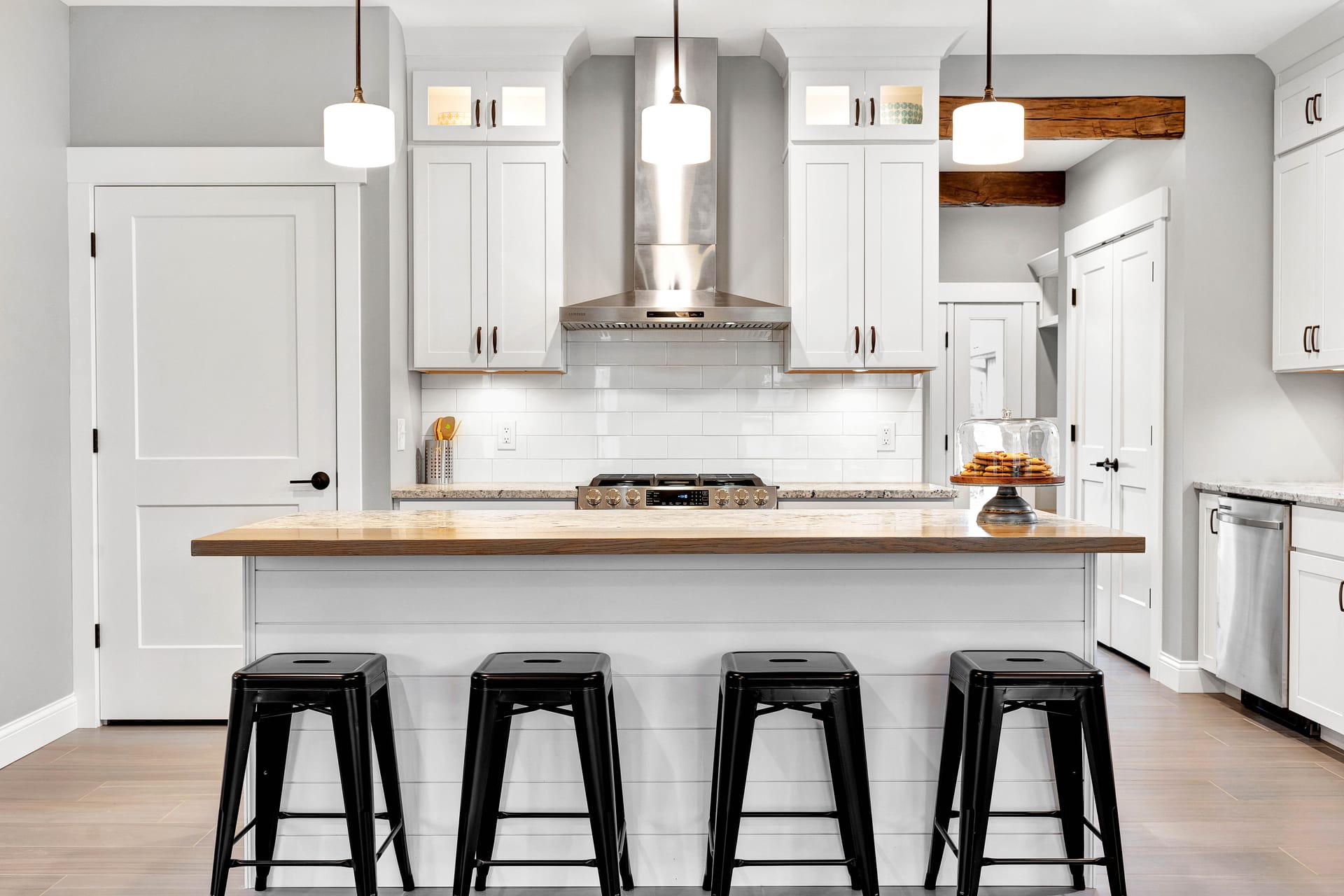Basement wet bar and entertaining space in Alice home